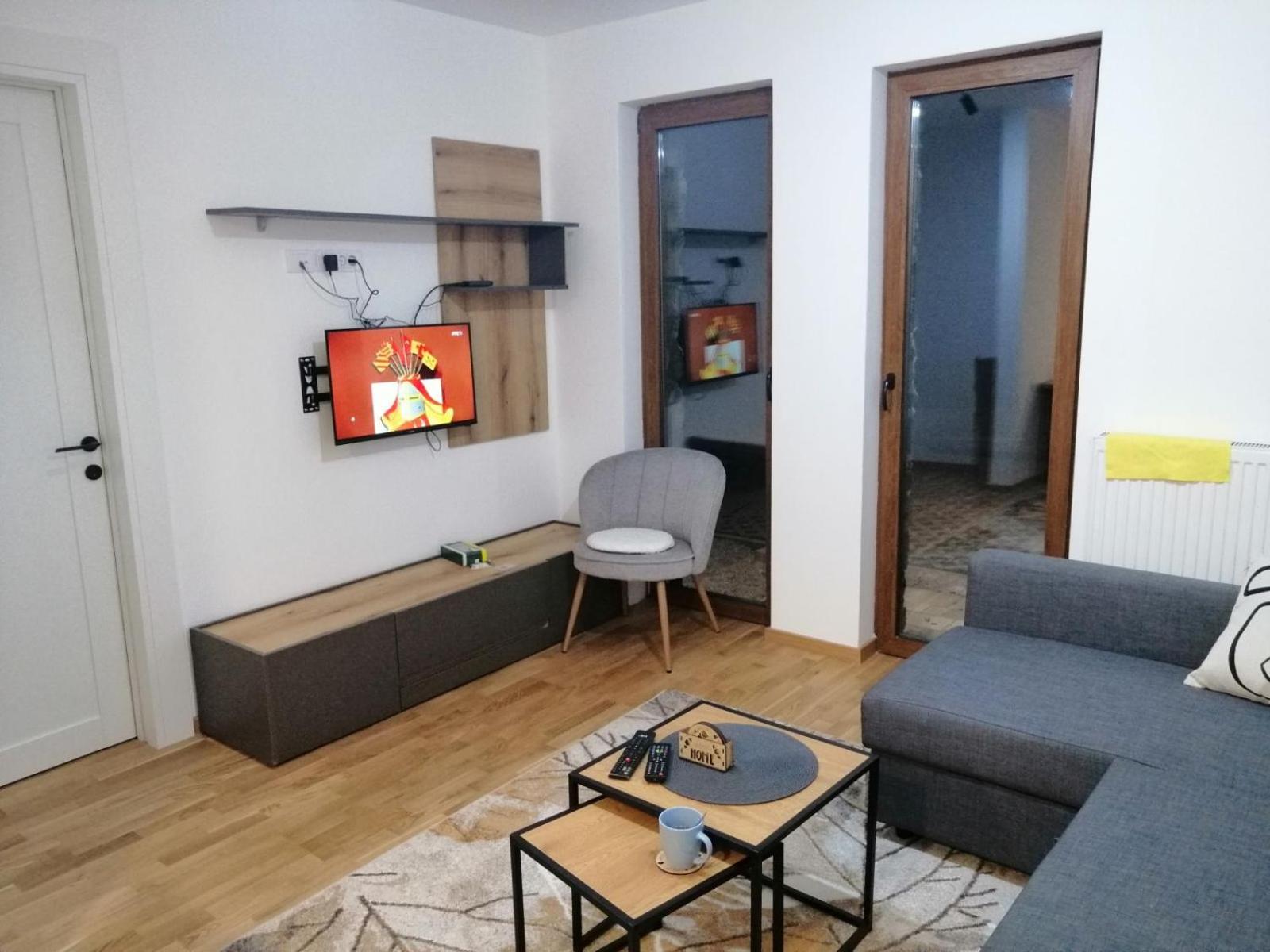 Apartment Divcinova S1 *